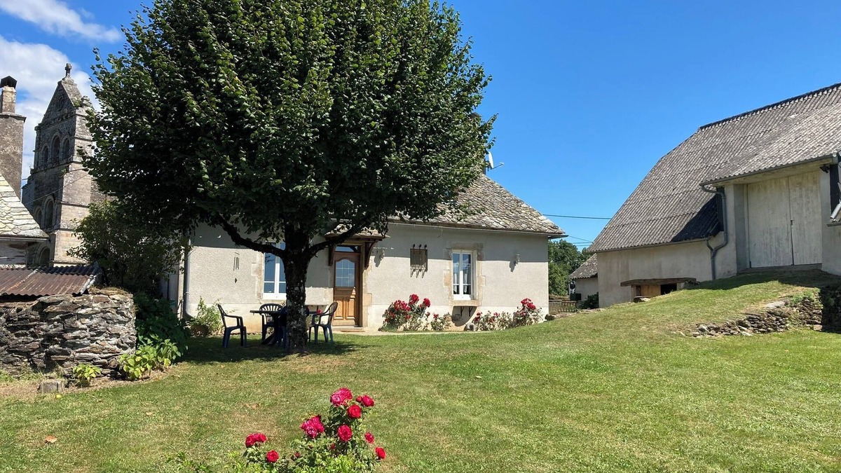 Pleaux House | Maison Typique au Calme Dans un Charmant Hameau Auvergnat
