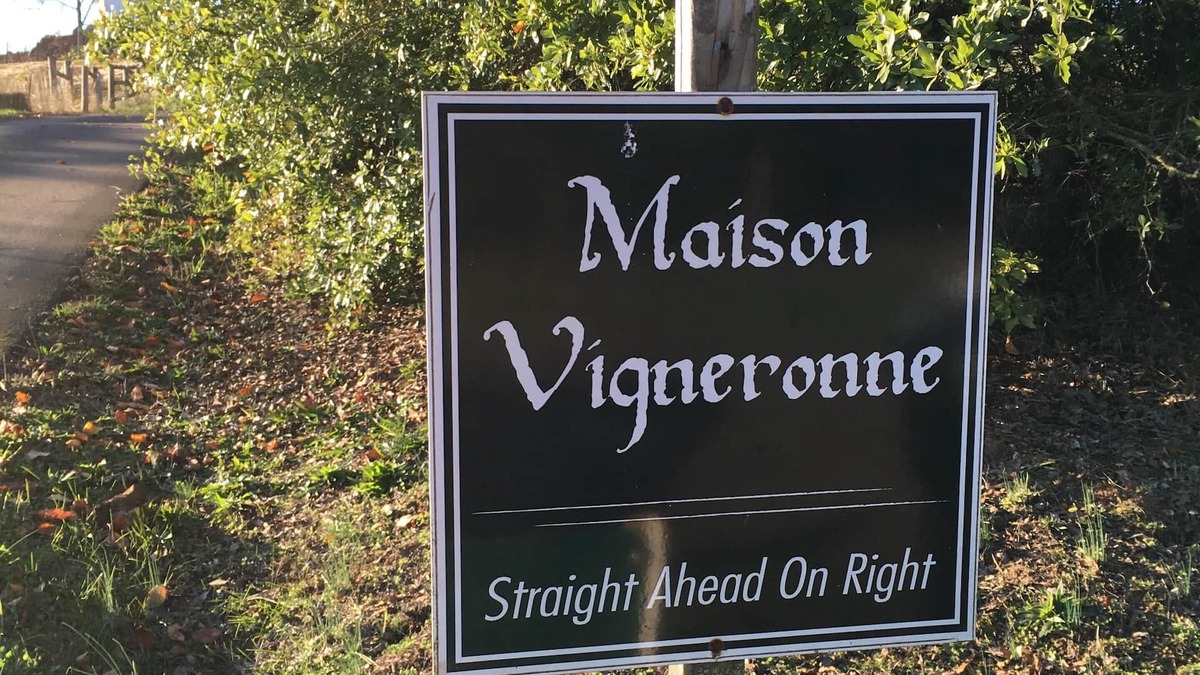 Dayton House | Maison Vigneronne: Beautiful Dundee Hills Vineyard Home.