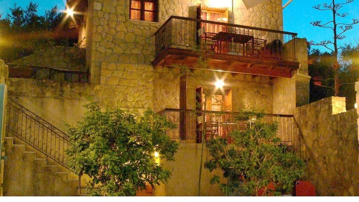 Kria Vrisi House | Maisonette Camelia, Chania, Crete