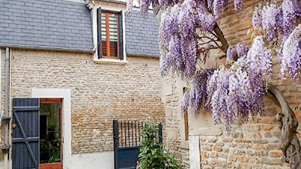 Bernieres-sur-Mer House | Maisonette in the village center, near the D-Day beaches.