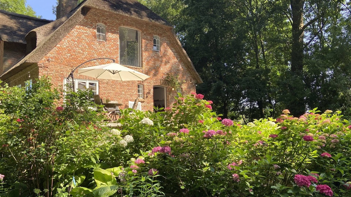 Oldenswort Condo | Maisonettewohnung mit Privater Gartenterrasse mit Blick in Parkartigen Garten