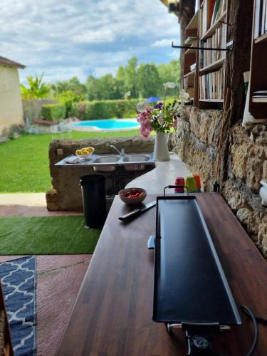 Fources House | Maisonnette dans village médiéval - 2 pers - piscine privée & jardin
