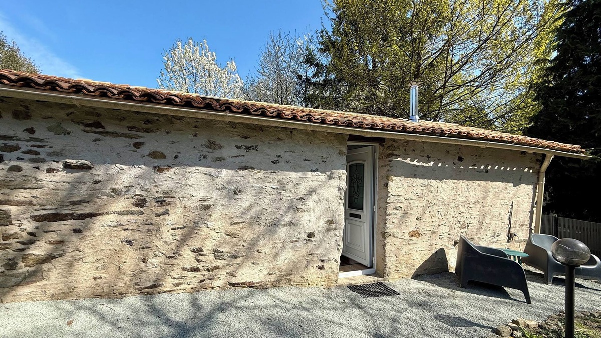 Loge-Fougereuse House | Maisonnette facing the animals
