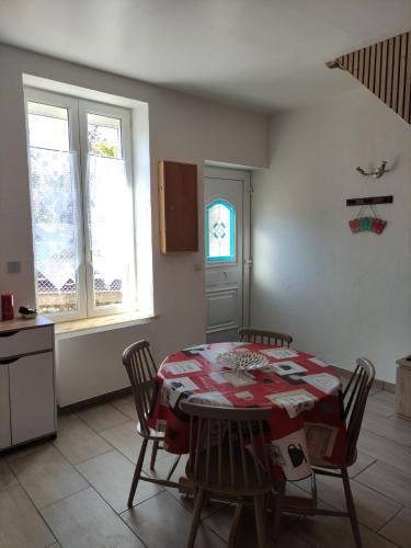 Cosne-Cours-sur-Loire House | Maisonnette rénovée à 5 mn du centre ville