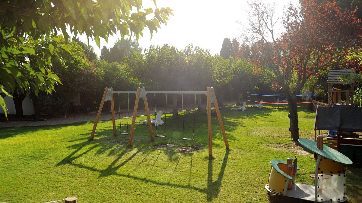 Valras-Plage House | Maisonnette in wooded park pétanque court, children's games BBQ near beaches