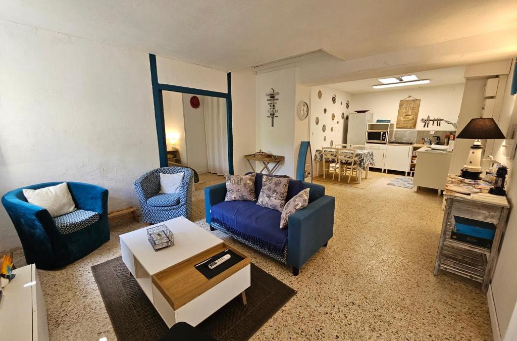 Landeronde House | Maisonnette Marine