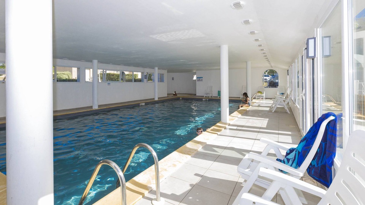 Le Tronchet Condo | Maisonnette Spacieuse + Terrasse | Accès Piscine