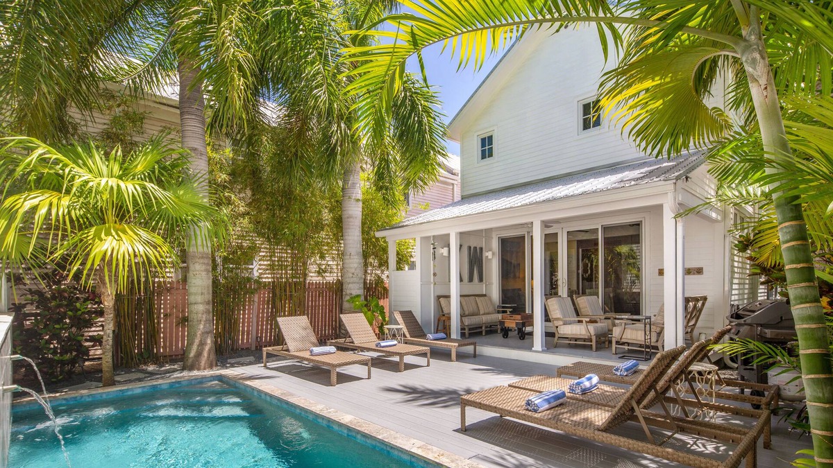 Uptown - Upper Duval House | ~ MAISONS de LUXE ~ 2 Stunning Homes w/Private Pool ON DUVAL.