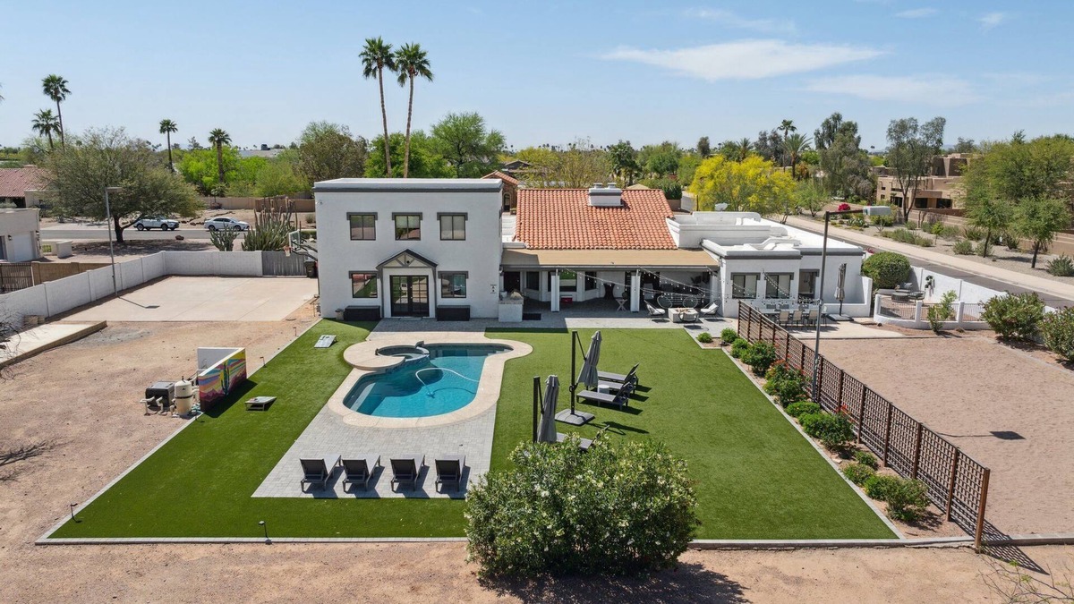 Indian Bend Ranchos House | Majestic Cactus - Spacious 5-bedroom, Pool, Hottub, Bball and sand Vball court.