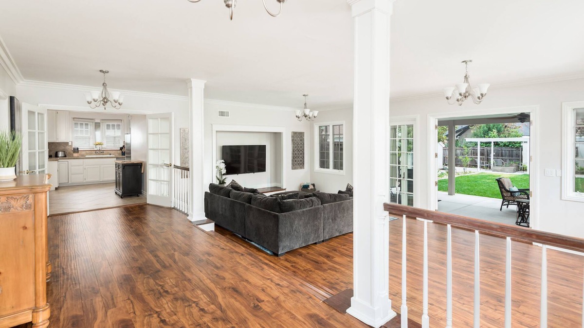 Riverside House | Majestic Family Home*Minutes to Downtown Riverside*Perfect for big groups*Clean