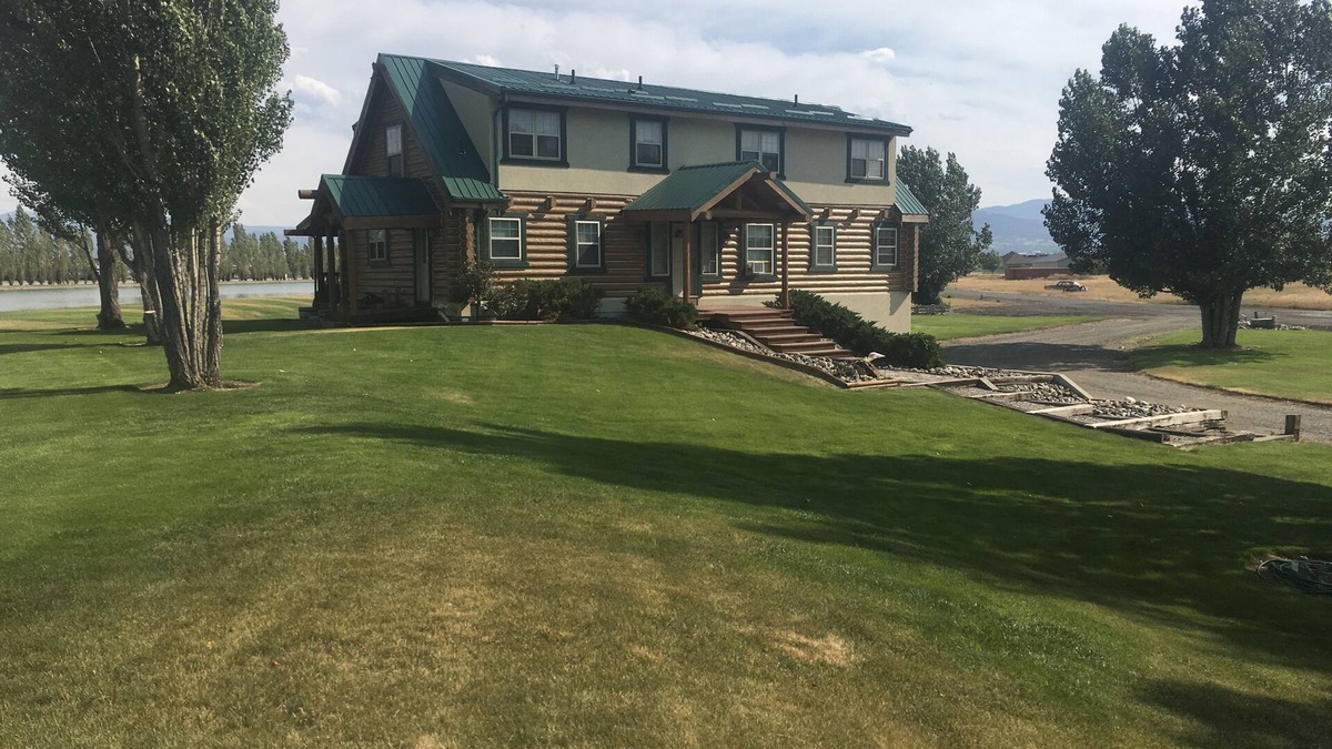 Helena Cabin | Majestic Log home on Private Lake- Close to Fly Fishing, Swimming & Hiking