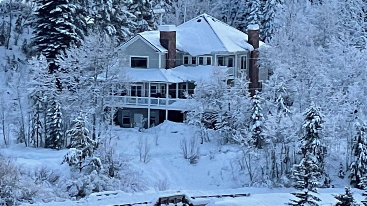 Kamas House | Majestic Mountain Lodge that Sleeps 28