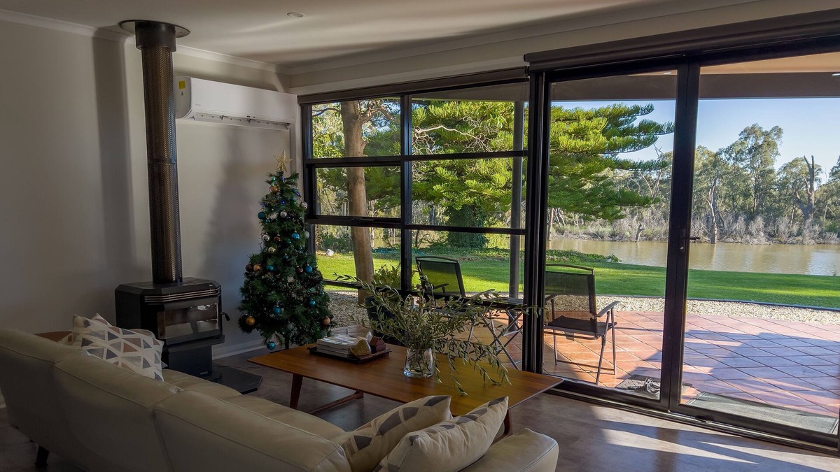 Gol Gol House | Majestic Murray River house with stunning panaromic river views