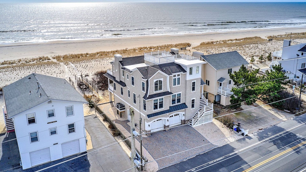 Holgate House | Majestic Ocean Front