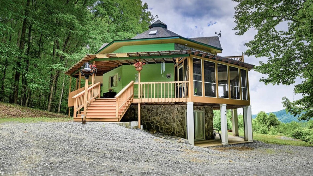 Aquone Cabin | Majestic, three bedroom mountaintop vacation retreat! Pet friendly!