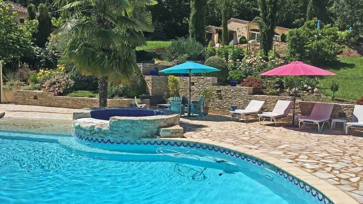 Duravel House | Majestic villa with spectacular, private outdoor space including pool & jacuzzi