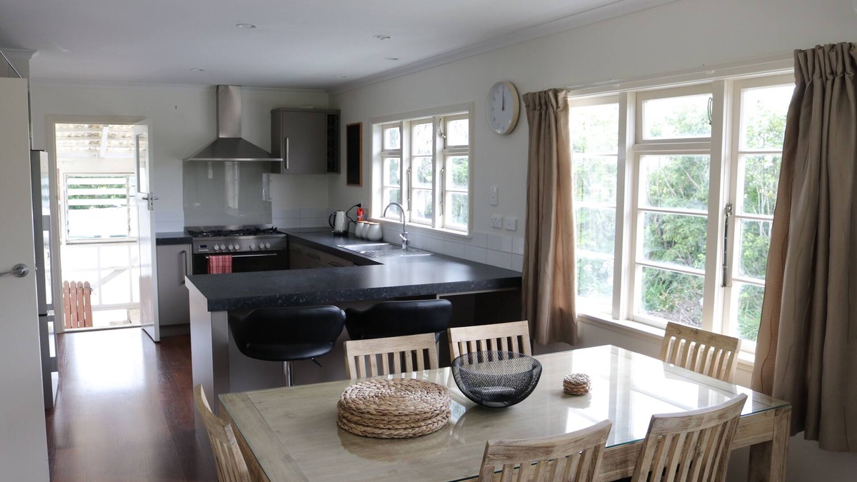 Gisborne House | Makaraka magic your home away from home.