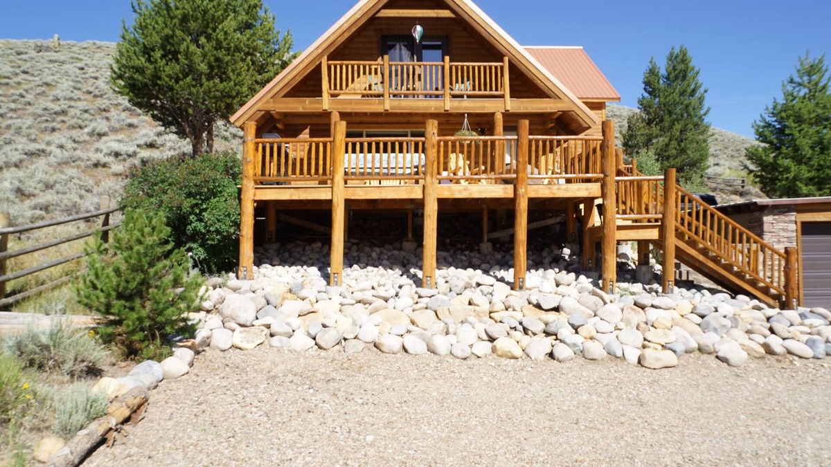 Stanley Cabin | Make memories of a lifetime and experience the serenity of Sawtooth mountains!