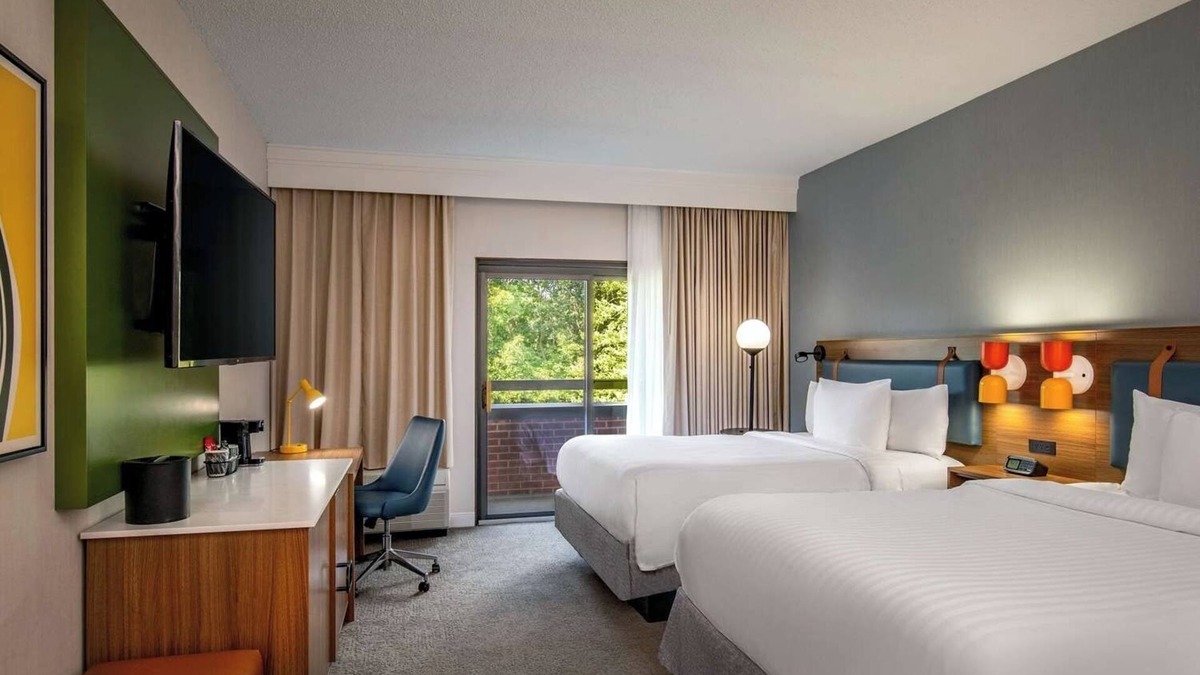 Foxboro Hotel | Make Your Trip More Enjoyable! Close to Wrentham Village Premium Outlets