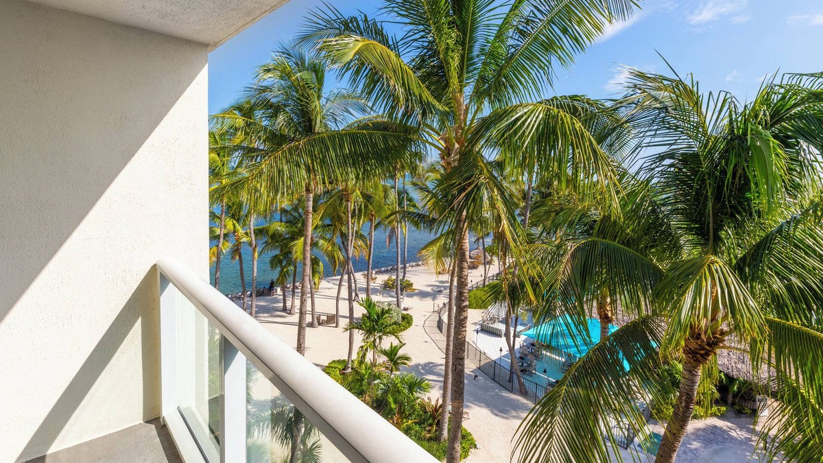 Islamorada Hotel | Make Your Trip More Enjoyable! 4 Family-friendly Units, Pets Allowed, Pool