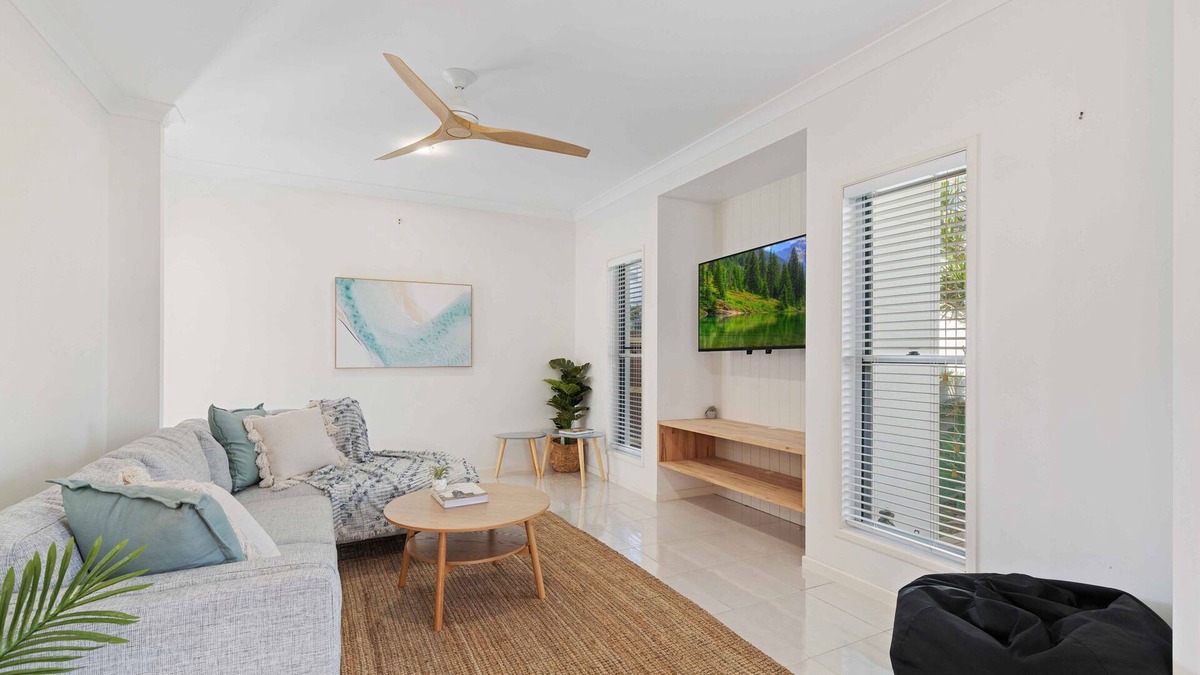 Mount Coolum House | Makin' Waves l Walk to the beach in 2 mins! Heated pool!