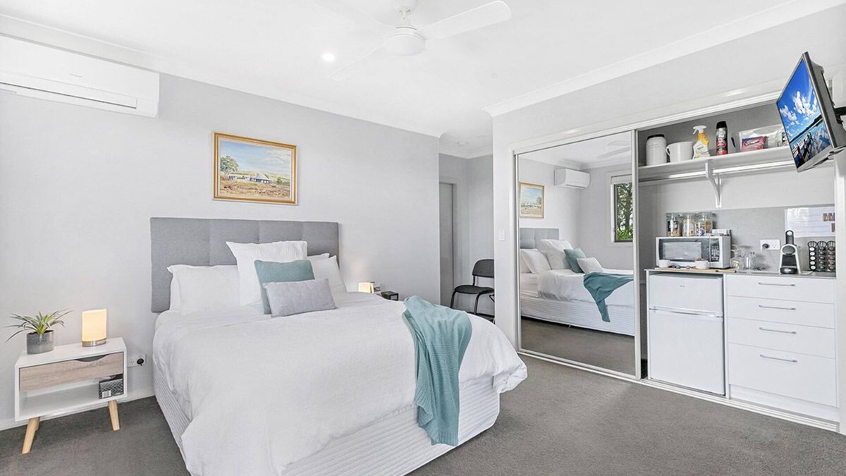 Louth Park Apartment | Mala Retreat Chardonnay Studio 5* Clean & Cosy
