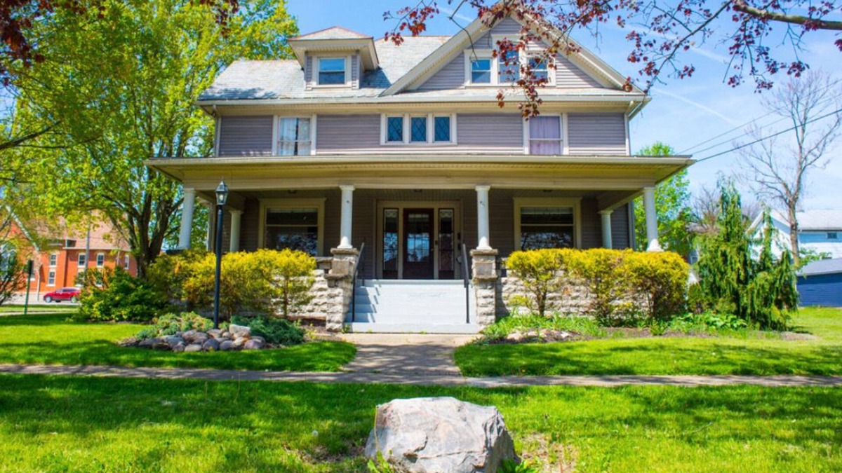 Loudonville House | Malabar Chalet is a beautiful and centrally located home in the heart of Mohican
