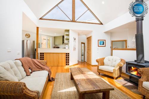 Culburra Beach House | Malda's Retreat - Pet Friendly Absolute Beachfront