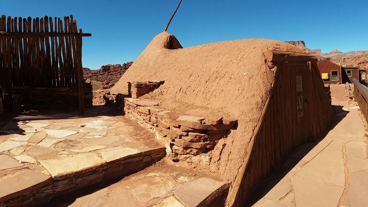 Moab Cottage | Male Hogan, disc golf, kayaks, ATV, wildlife, hiking, beach, pet friendly