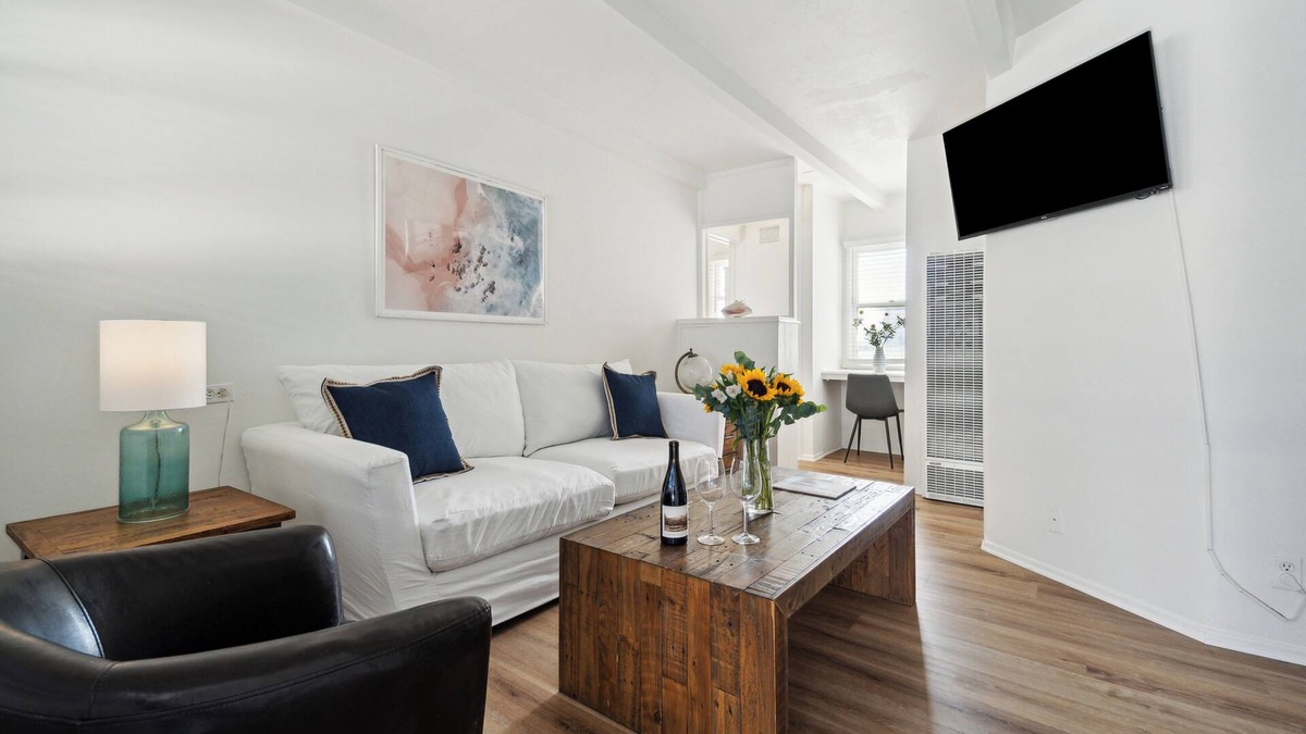 Eastern Malibu Condo | Malibu, Carbon Beach - Suite Nine