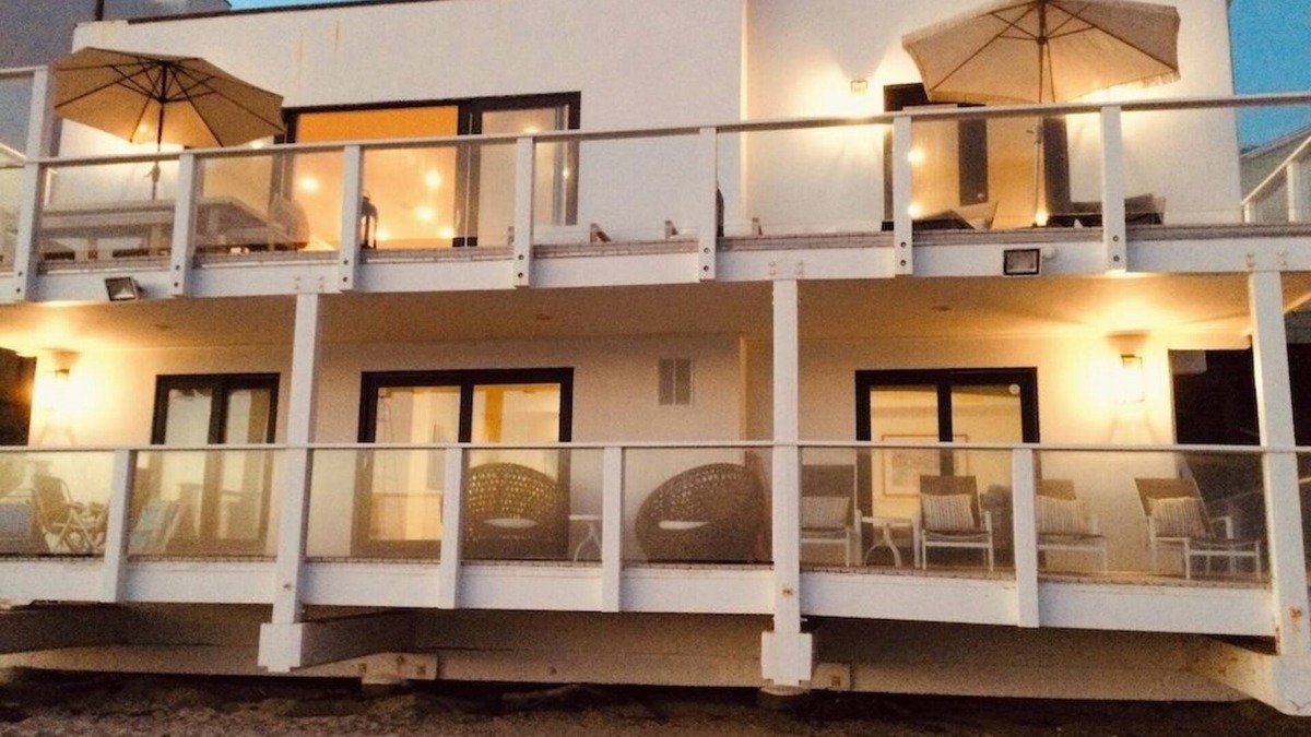 Los Angeles County House | Malibu Road Beachfront
