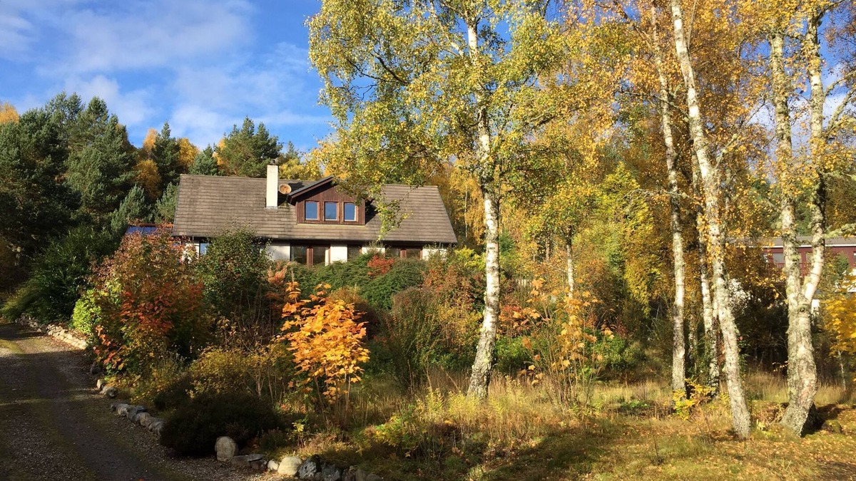 Boat of Garten Cottage | Mallachie - sleeps 8 guests in 4 bedrooms