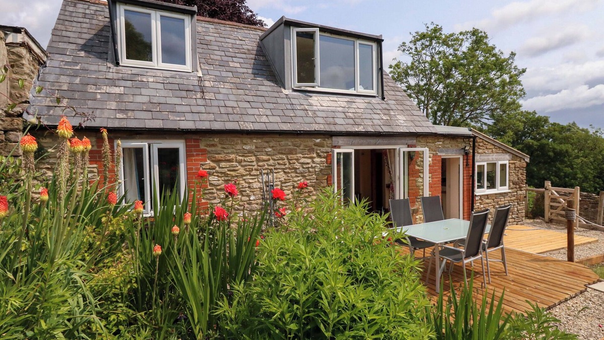 Yetminster Cottage | MALLOWS BYRE, with a garden in Yetminster
