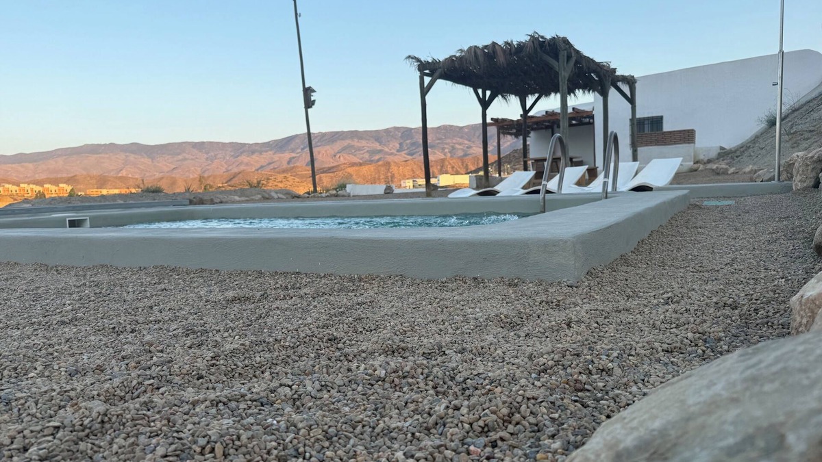 Tabernas Ski Chalet | MAMANGUEÑA CORTIJO POOL AND CAVE. DESERT TAVERNS. RELAX. AVENTURA.CINE