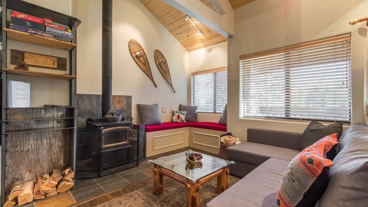 Majestic Pines Condo | Mammoth Basecamp Views & Close to Village & Eagle A/C & Fireplace