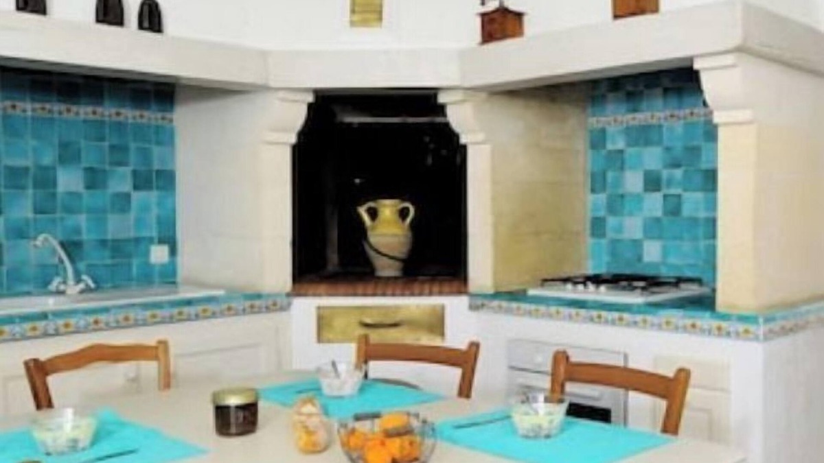 Arles Apartment | MANADE BLANC, Gîte for 9 PEOPLE