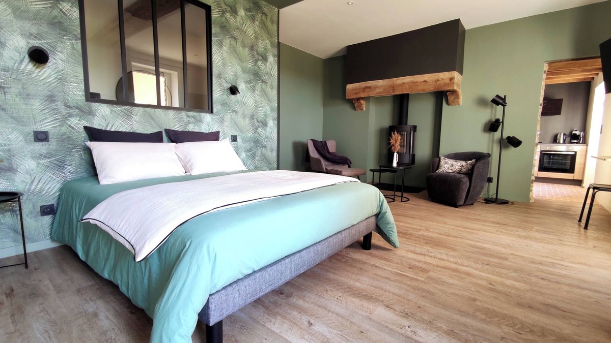 Saint-Ouen-des-Toits Apartment | Manaë - Country guest suite with private spa