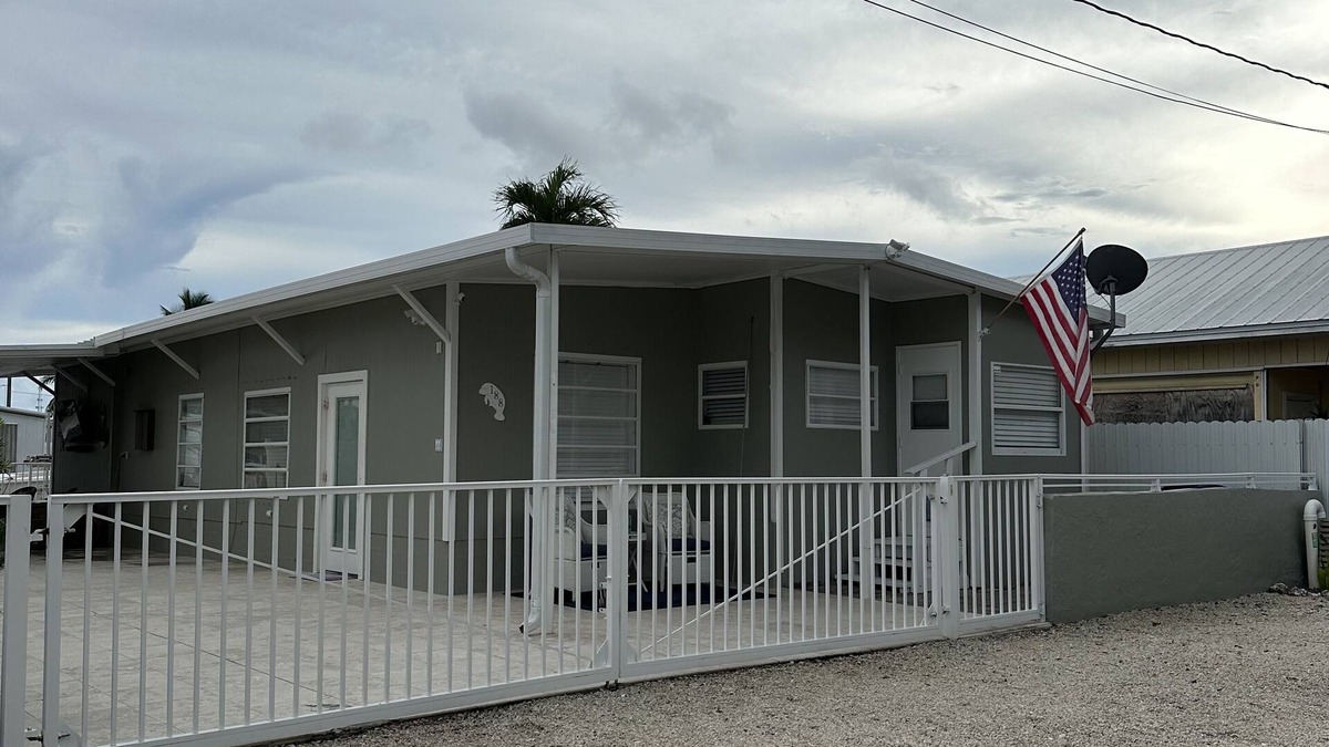 Key Largo Village House | Manatee Way Paradise - WINTER 2025 AVAILABLE - Waterfront and Private Beachn