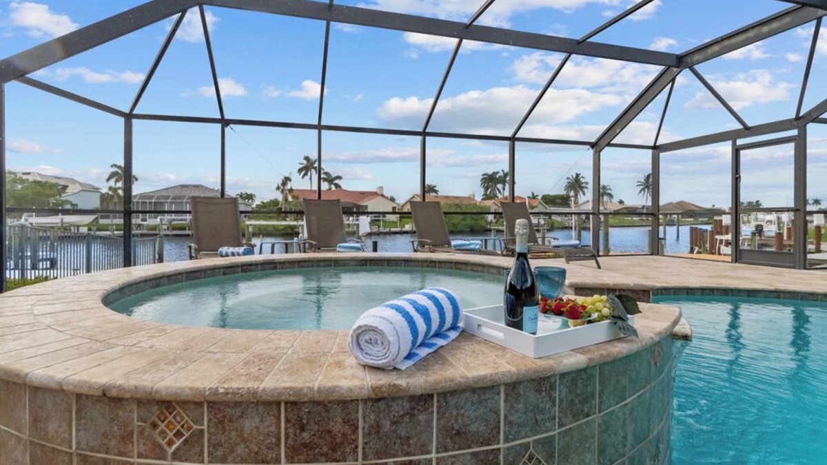 Shell Point House | Manatees & Memories, - your luxurious waterfront escape in Fort Myers!