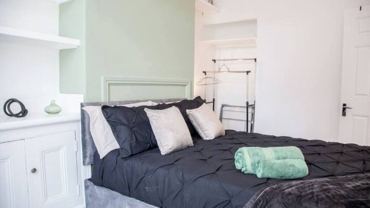 Rusholme House | Manchester 3BR House | Contractor | Hospital | Uni