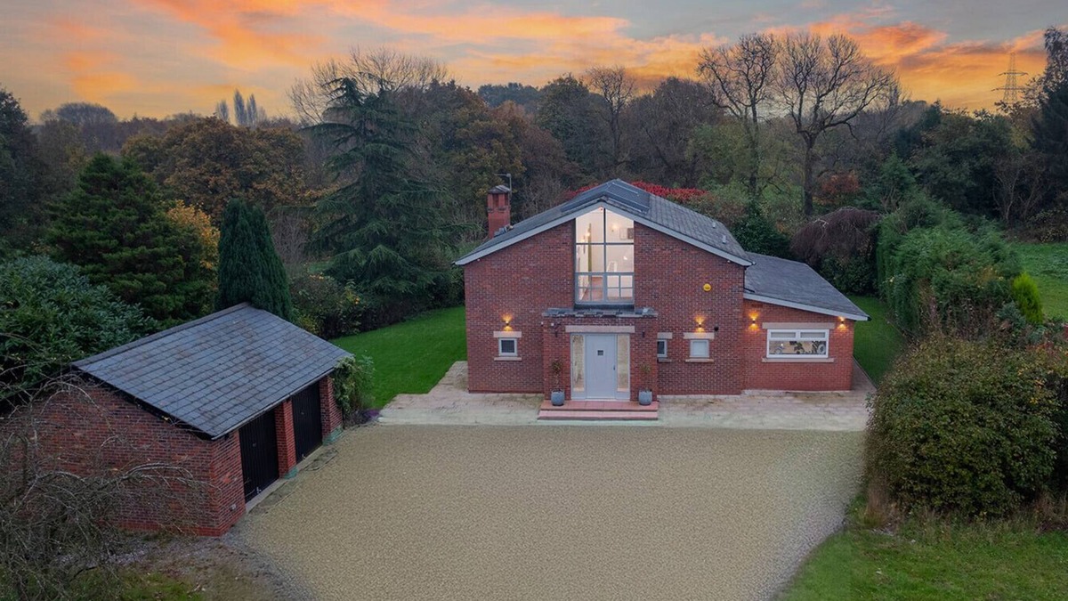 Trafford House | Manchester House Retreat