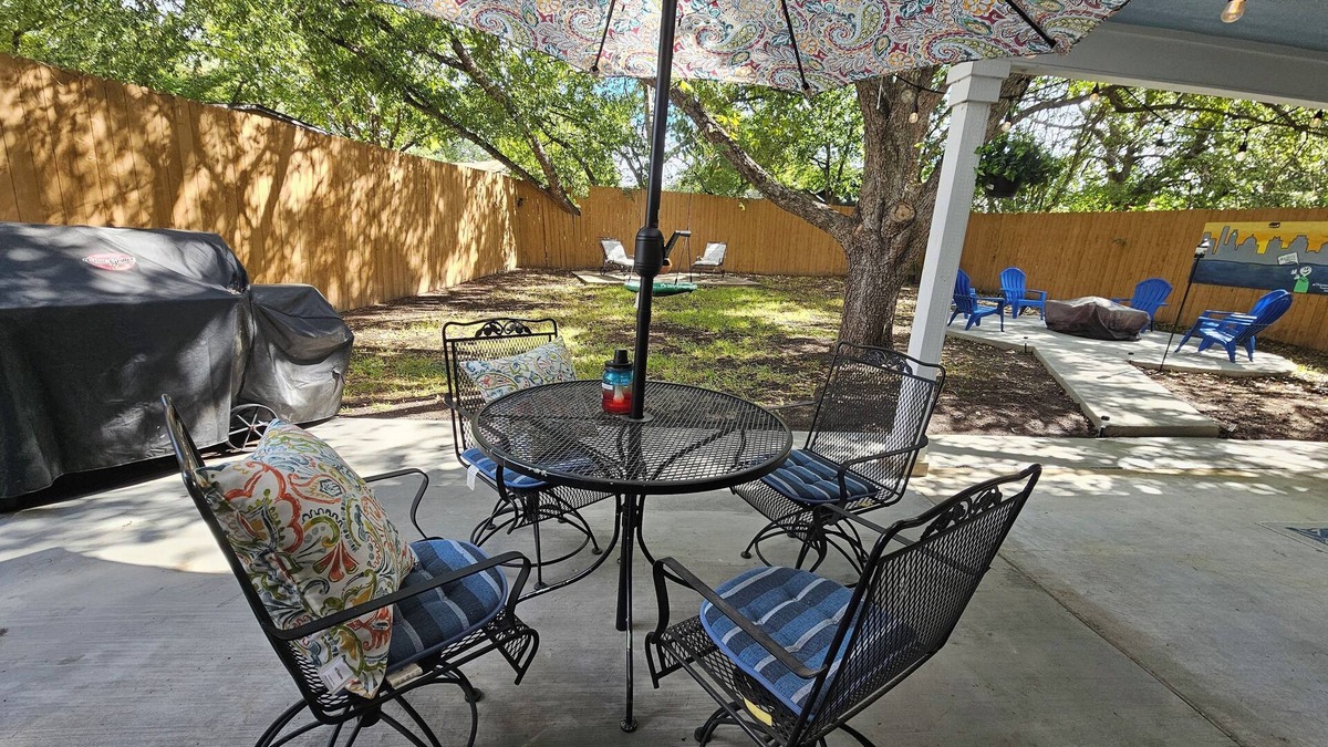 East Congress House | ⭐️⭐️ MANCHESTER HOUSE - SPA for 7 - PRIVATE BACKYARD - JUST LIKE HOME⭐️⭐️