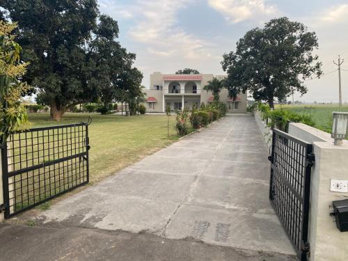 Sri Hargobindpur House | Mango Grove Farm