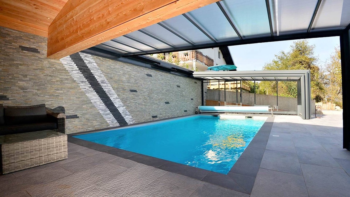 Scionzier House | MANHATTAN room