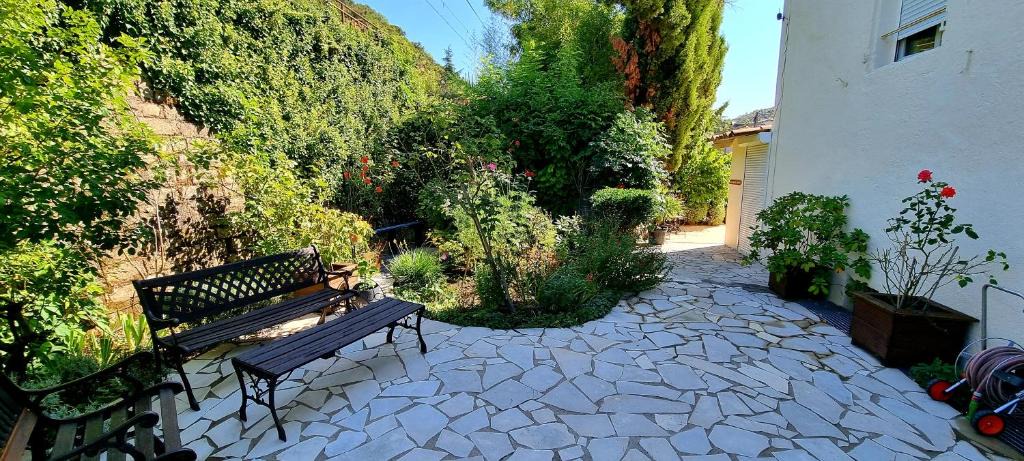 Lunas Bed & Breakfast | Manoir de Gravezon