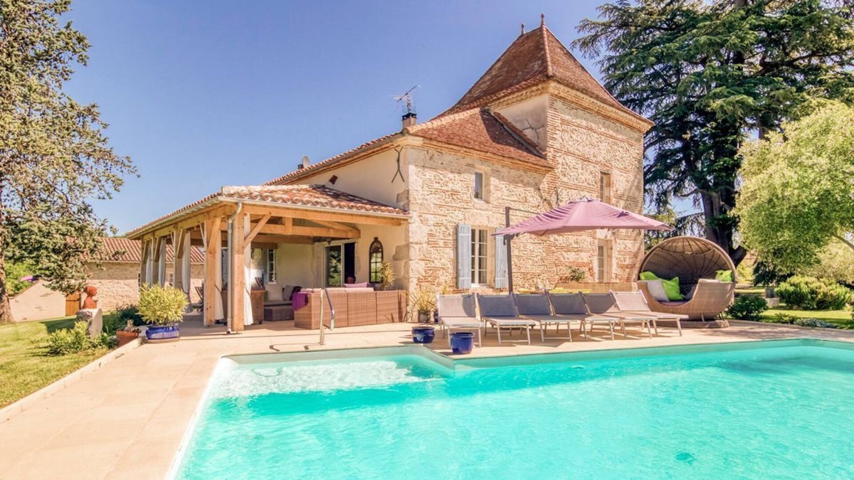 Castelmoron-sur-Lot Other | Manoir Des Cedres - Eight Bedroom Castle, Sleeps 20