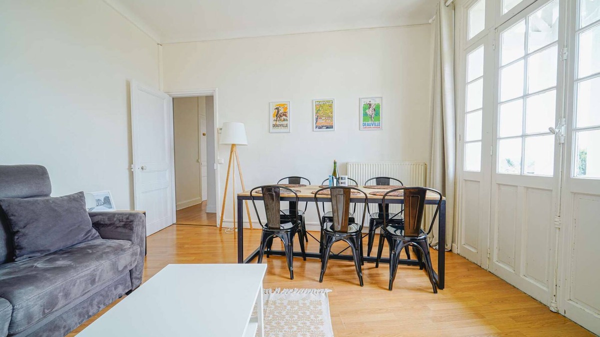Touques Apartment | Manoir du Vert Galant 6 people accomodation 2 Balconies Fully Furnished CC Deauville