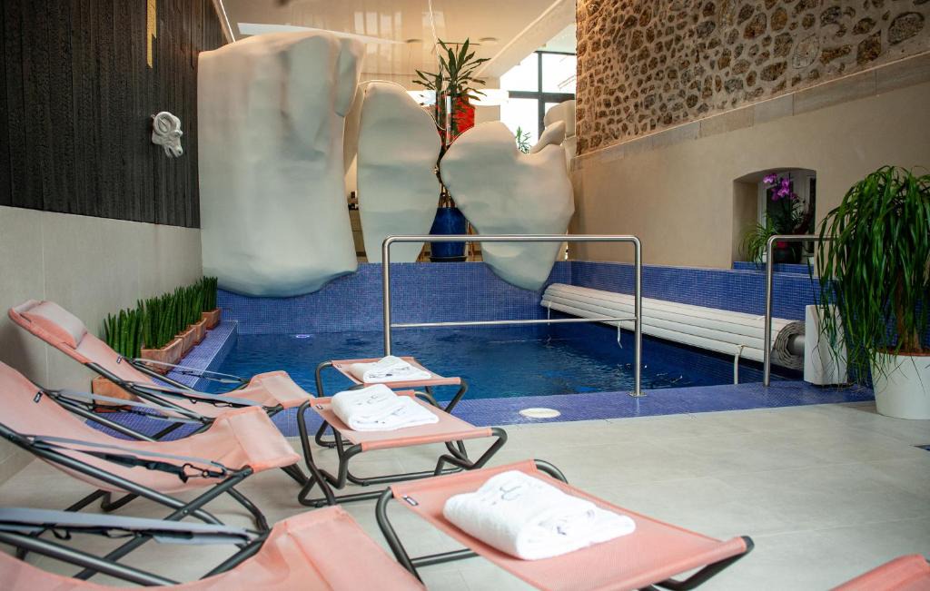 Ay House | Manoir Henri Giraud & Spa
