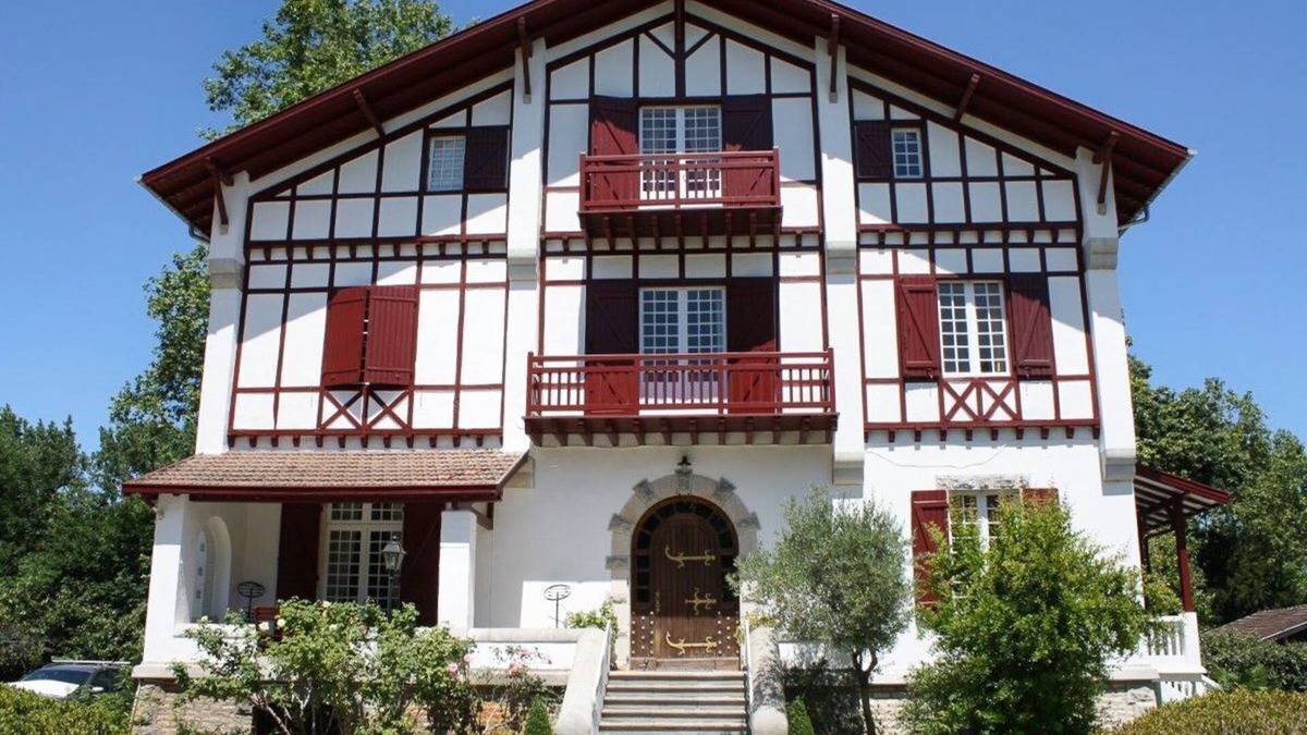 Soustons Villa | Manoir Mer et Lacs - Nine Bedroom Villa, Sleeps 18
