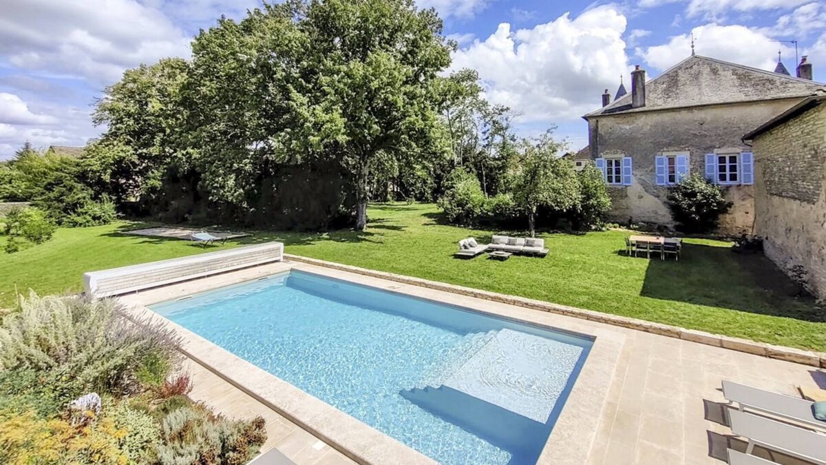 Rully Villa | Manoir Mi-Chemin - Seven Bedroom Villa, Sleeps 14